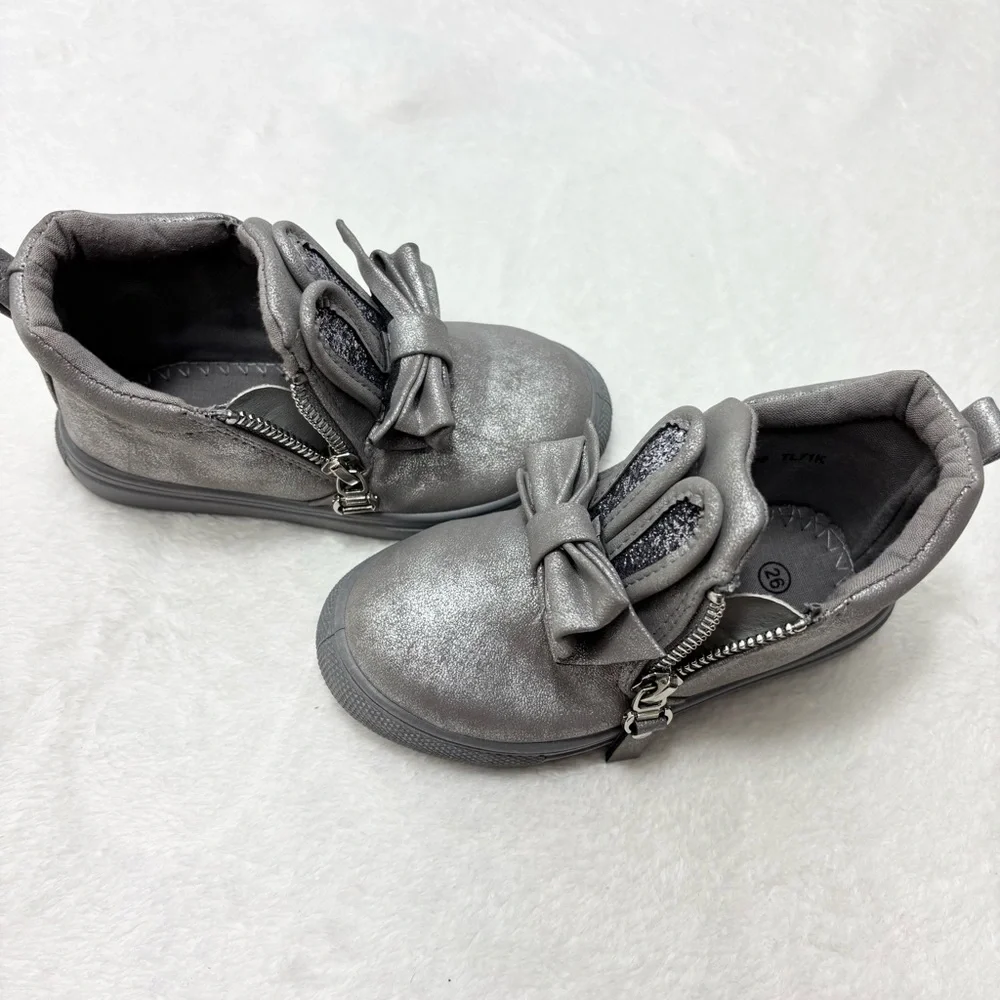 Toddler Gray -Silver Boots with Bow Detail Size 26 / US 9.5‎